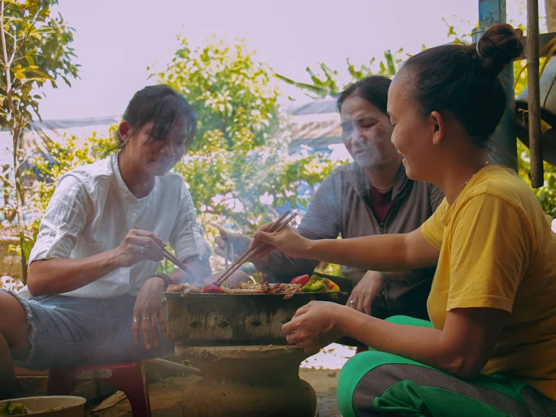 Azie: Eating together
